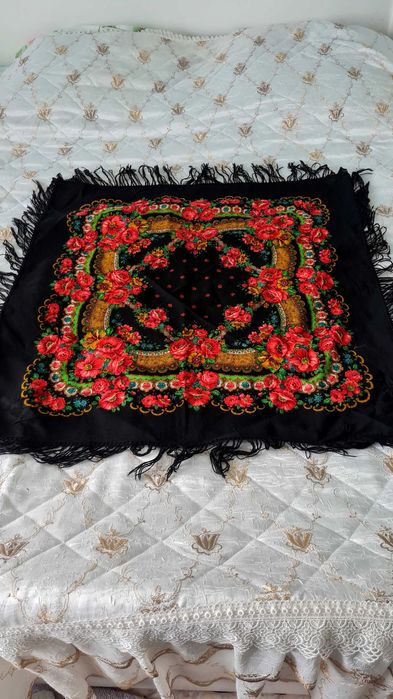 Шерстяна хустка розмір 100 х 100