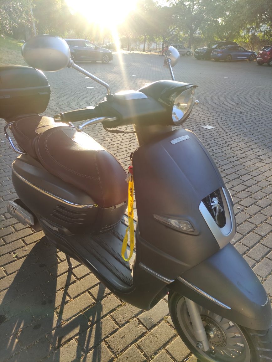 Mota Scooter Peugeot Django