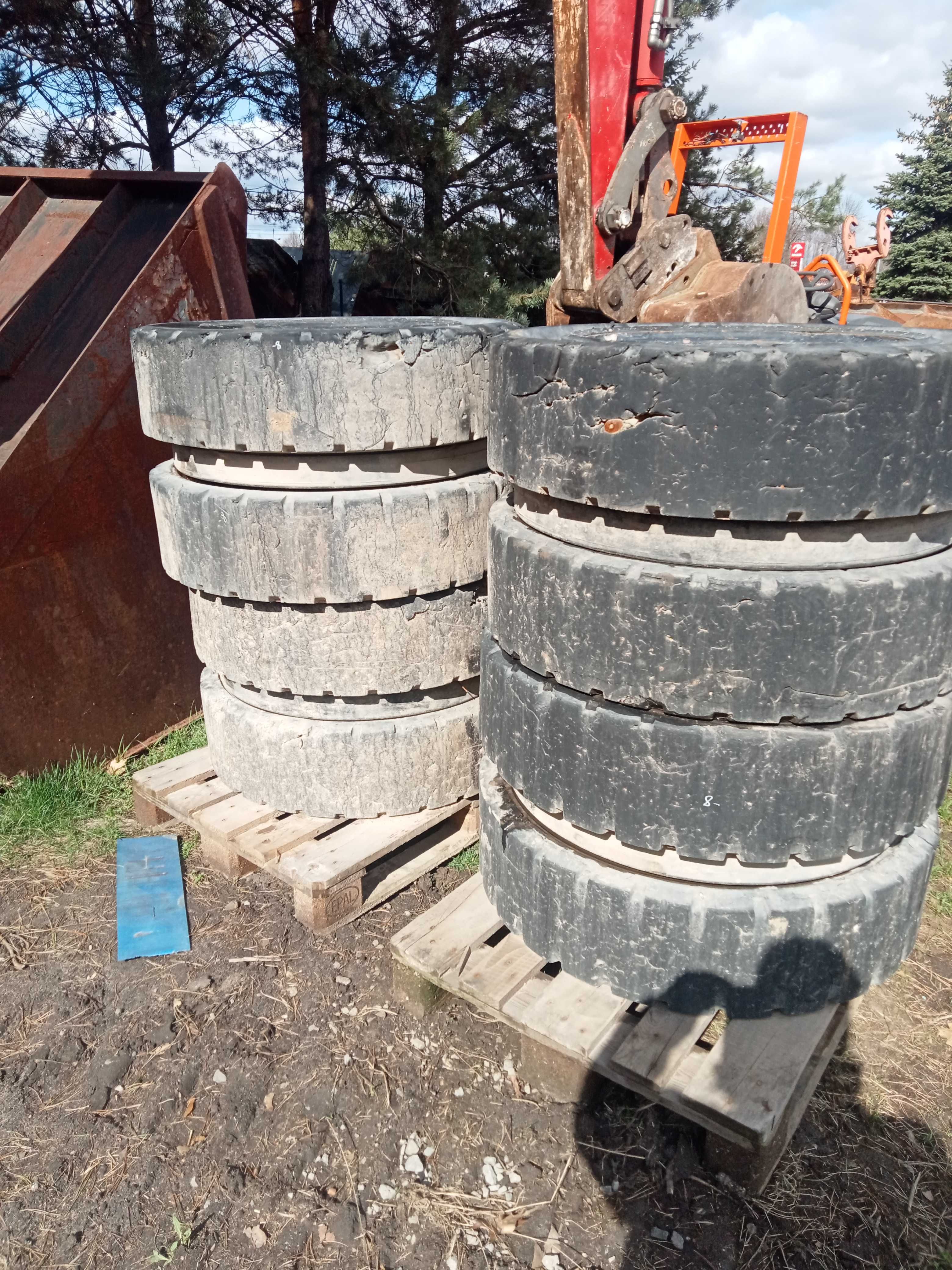 Koła Pełne Liebherr/Fusch/Cat  10.00-20r komplet 8 szt
