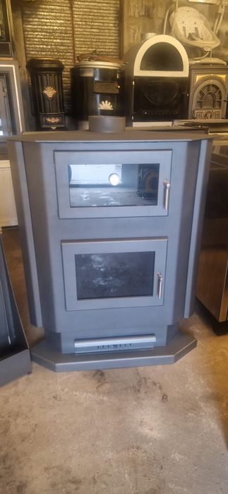 Vendo salamandra de canto com forno como nova