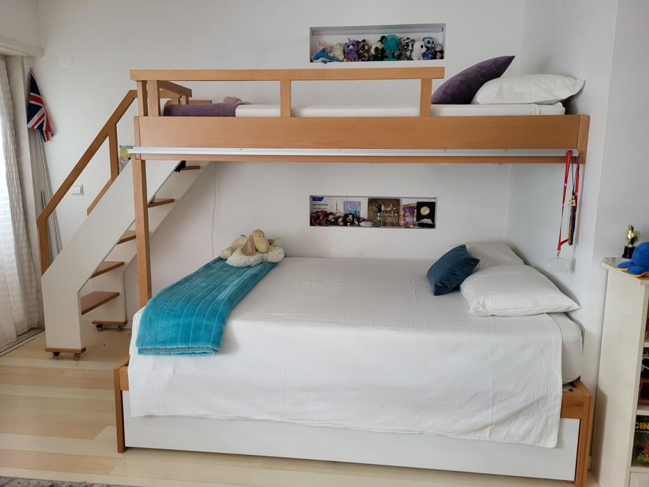 Quarto Beliche mais 2 estantes, secretárias e módulos de gavetas