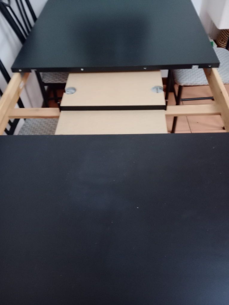 Vendo mesa de jantar e 4cadeiras