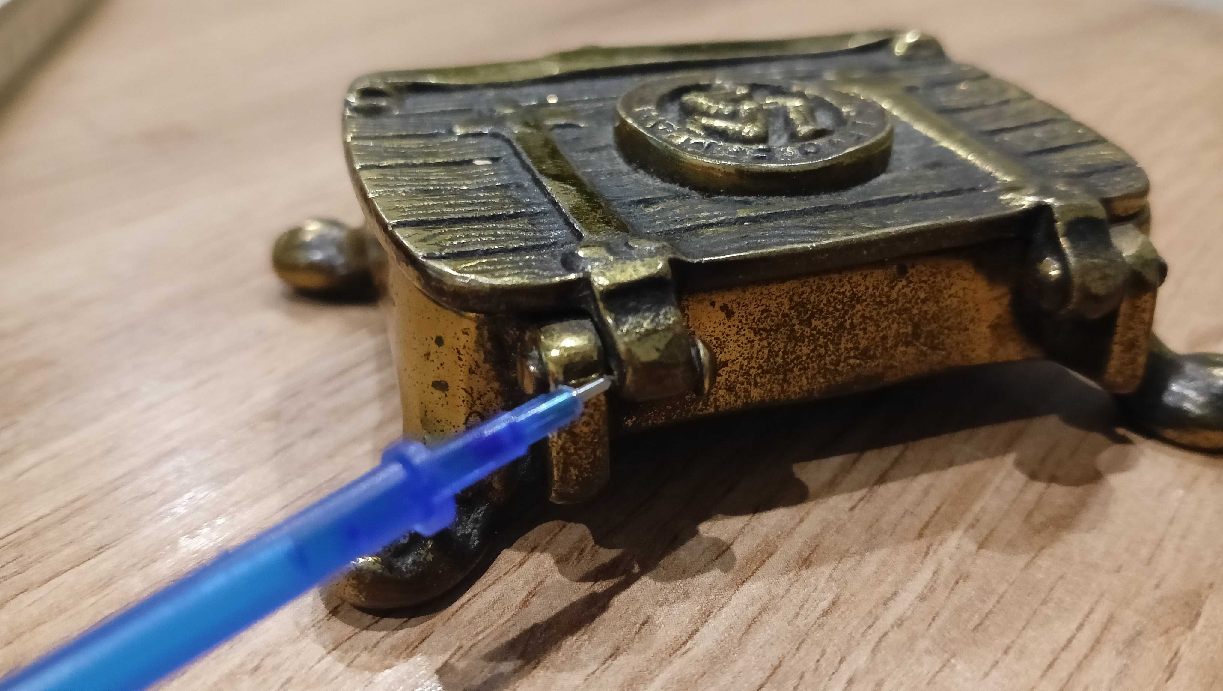 Stara tabakiera,etui na zapałki. Mosiądz.