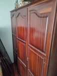 Roupeiro em mogno três portas