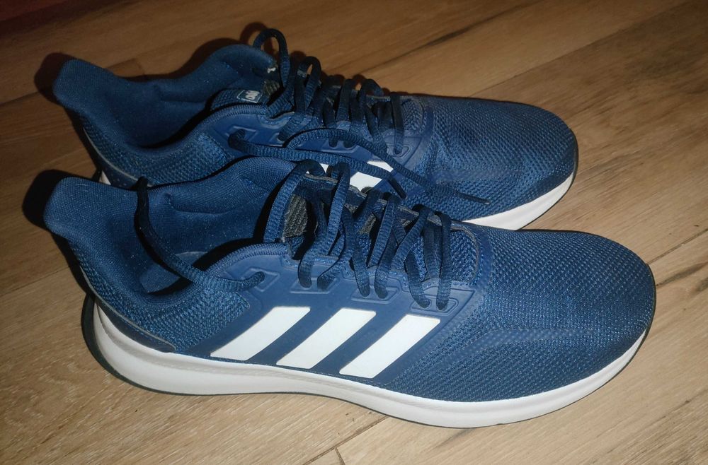 Buty Adidas sportowe rozmiar 44 stan idealny