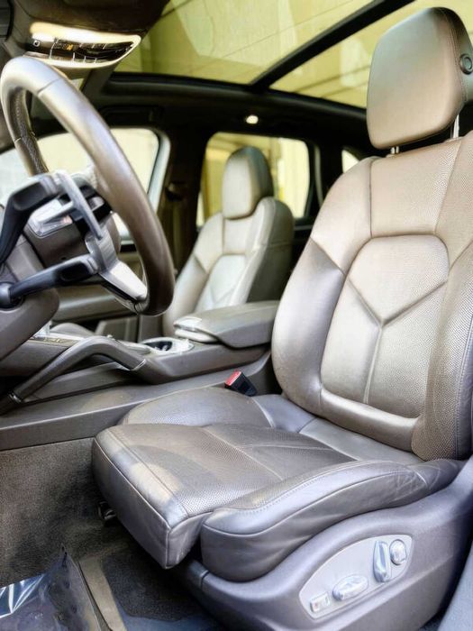 Porsche Cayenne      2016