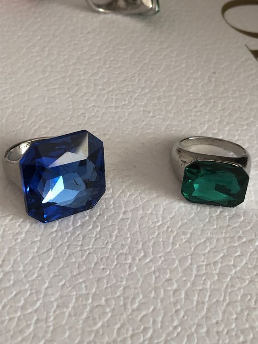 pierścionki duże z kamieniem szlachetnym