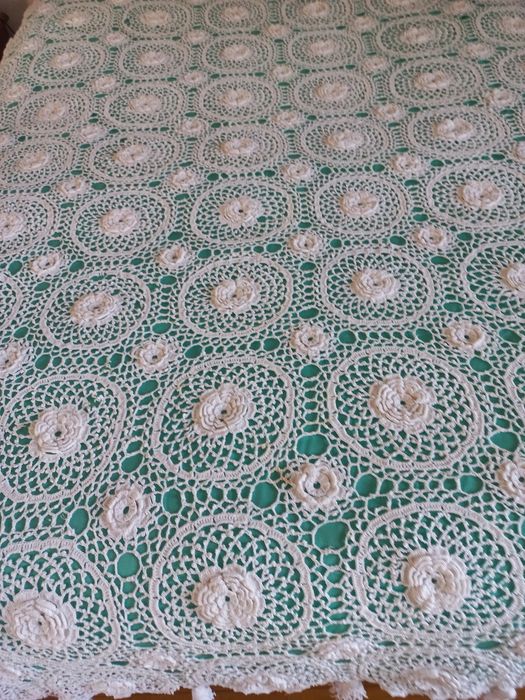 Colcha de croché  branca .Casal. em bom estado.Vintage