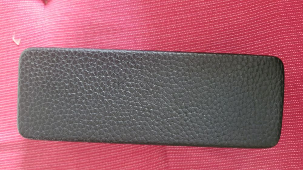 Czarne etui na okulary