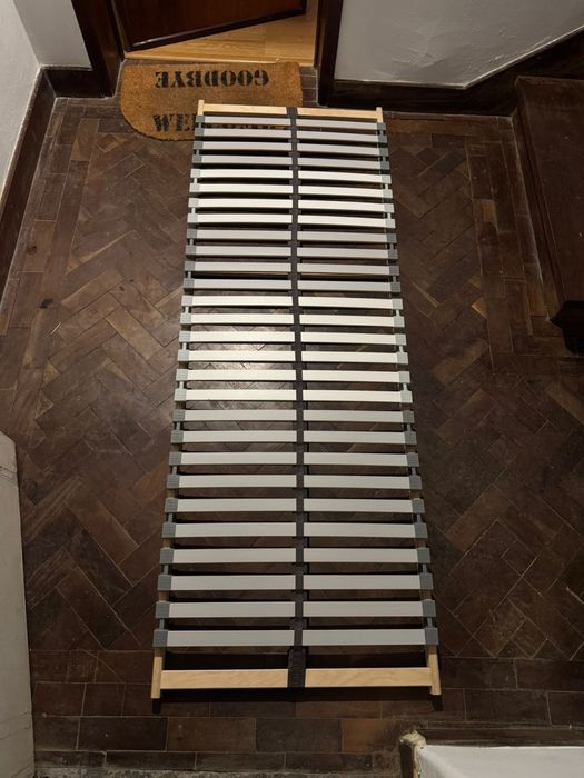 Estrado de Ripas em Madeira — Excelente Estado