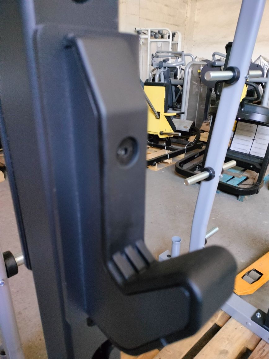 Nowy Half rack Precor rack squat stojak do przysiadów