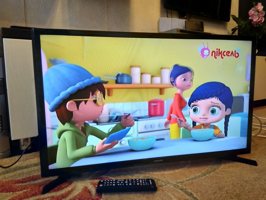 Телевізор LED Samsung UE32J4000AK у відмінному стані.