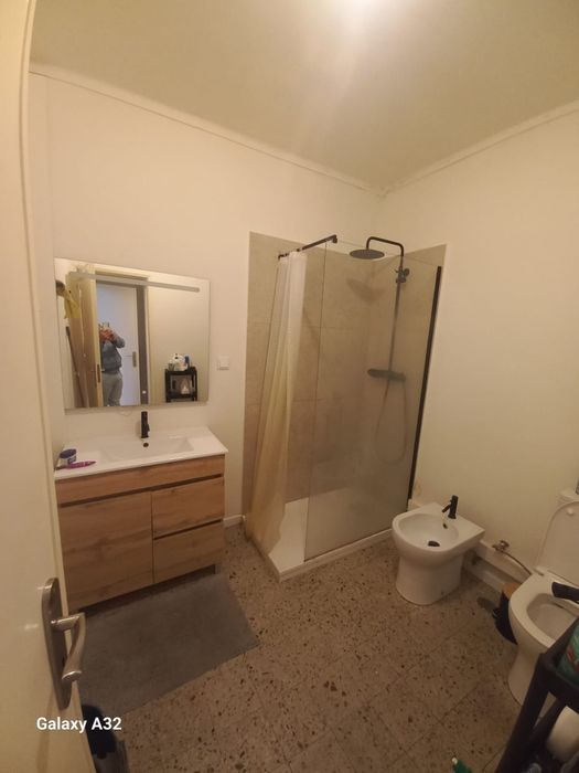 Quarto alugar almada