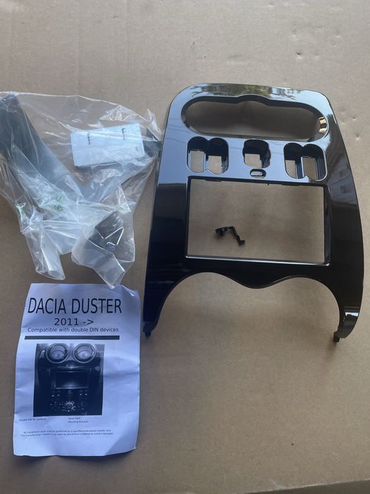 Рамка під 2 din магнітофон Dacia Duster, Renault Duster