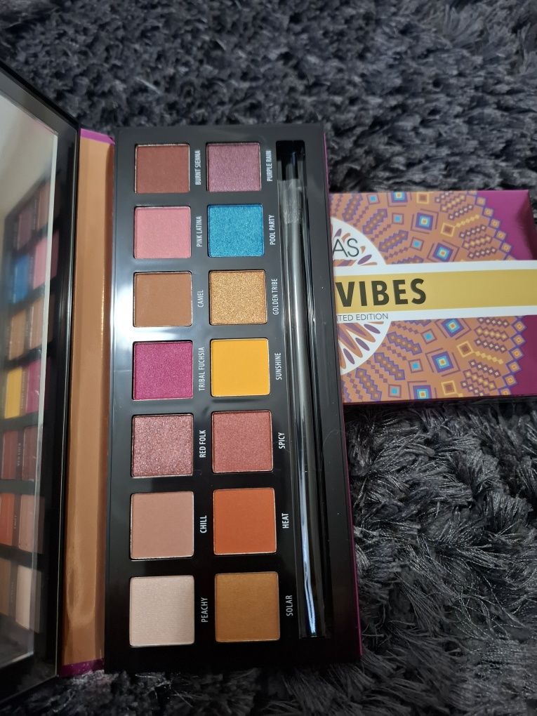 Douglas Summer Vibes Eyeshadow Palette paleta cieni do oczu