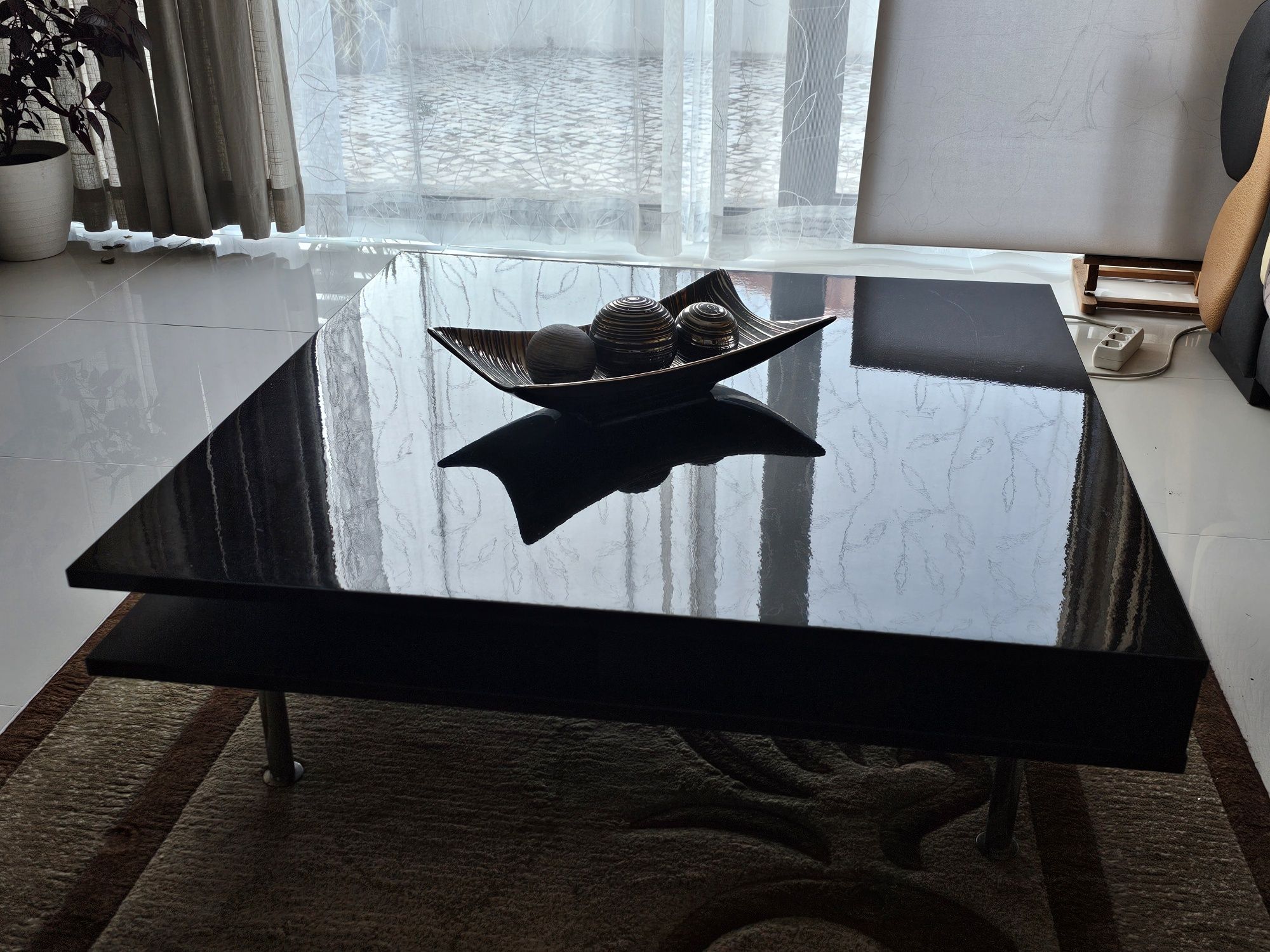 Mesa centro sala com tampo vidro preto