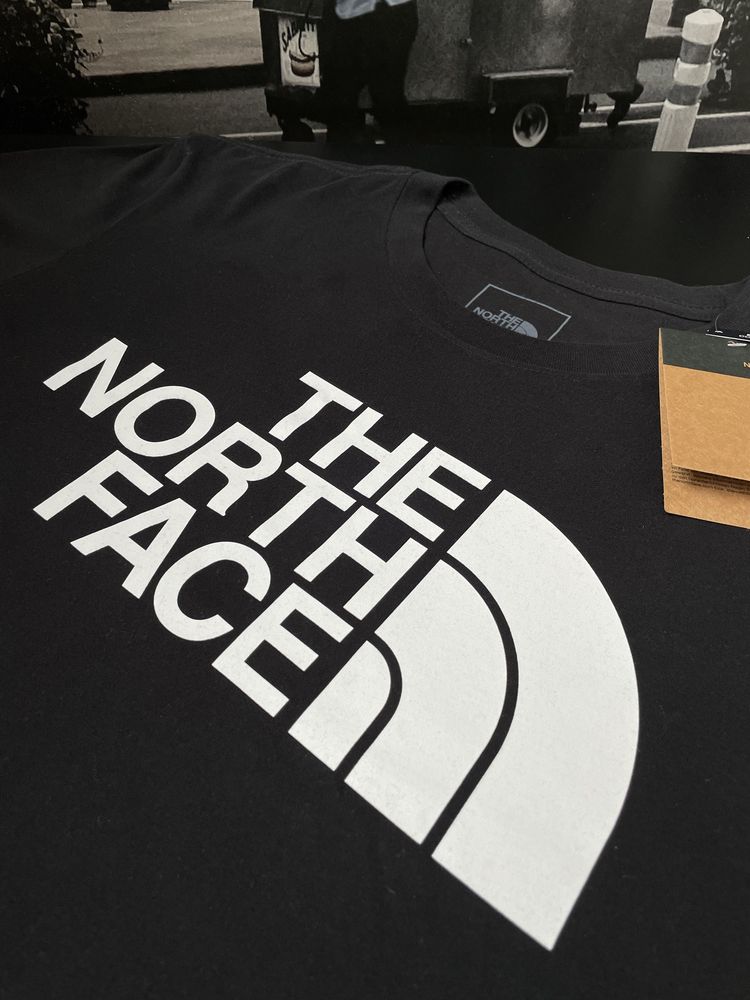 Оригінал The North Face TNF Кофта лонгслів футболка розмір М .