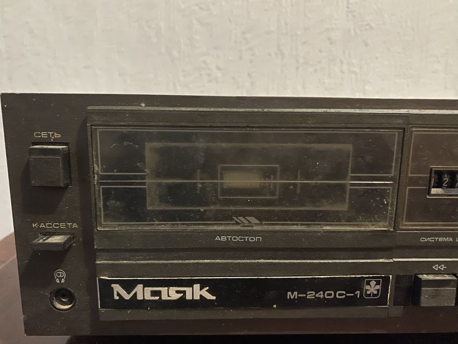 Продам магнитофон Маяк с колонками