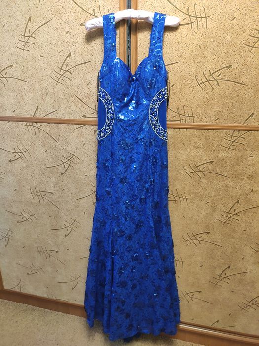 Вечернее нарядное платье