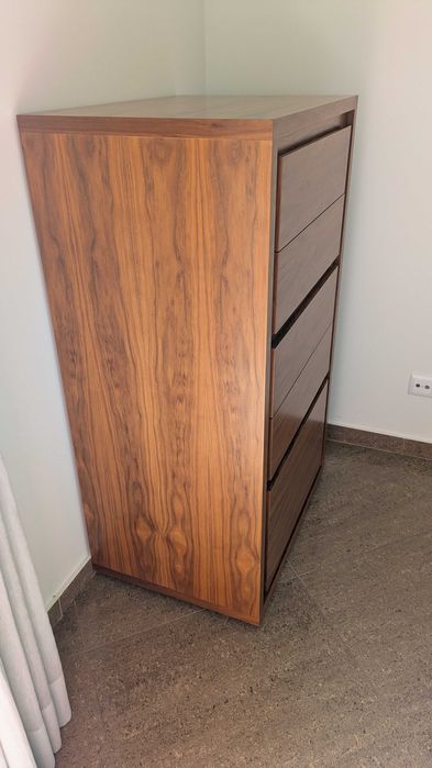 Camiseiro moderno em madeira – excelente estado, gavetas forradas