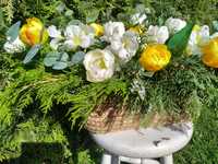 Wiązanka wieniec na grób na taras sztuczne kwiaty plus żywe zielone