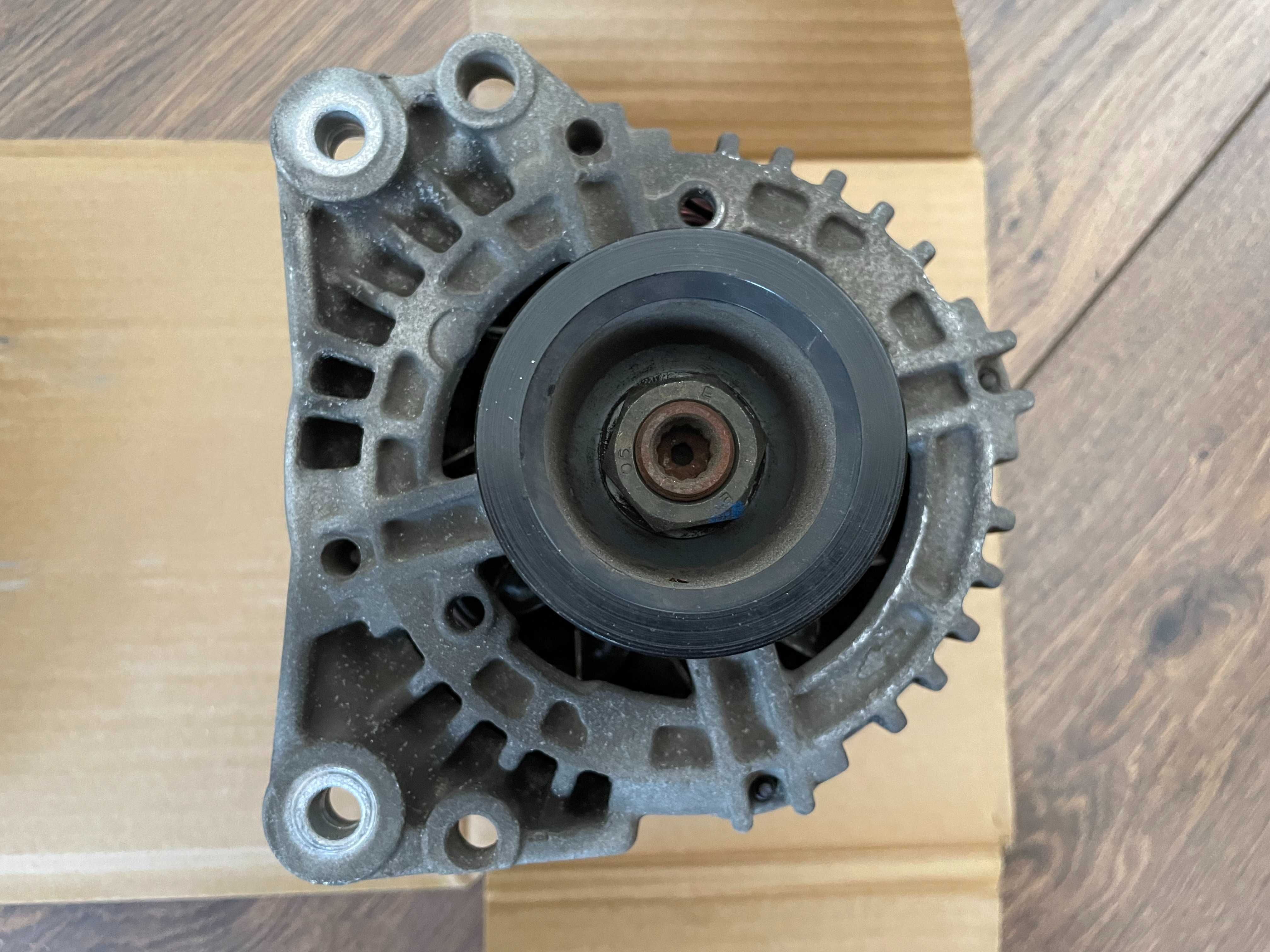Alternator Bosch 90A (nr VAG OEM 06A 903 026)