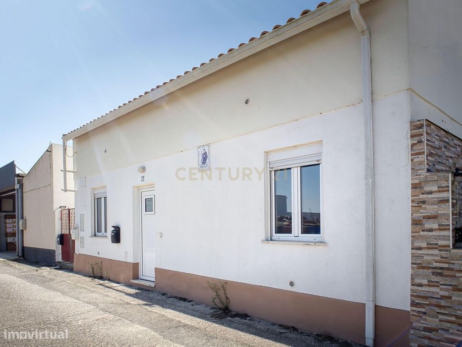 Uma Propriedade  - Duas Moradias Em Nazaré