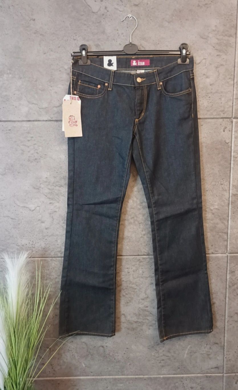 H&M,  modne spodnie jeansowe damskie, jeansy, szerokie nogaw