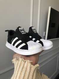 Adidas superstar dla chlopca r. 25 czarne wsuwane