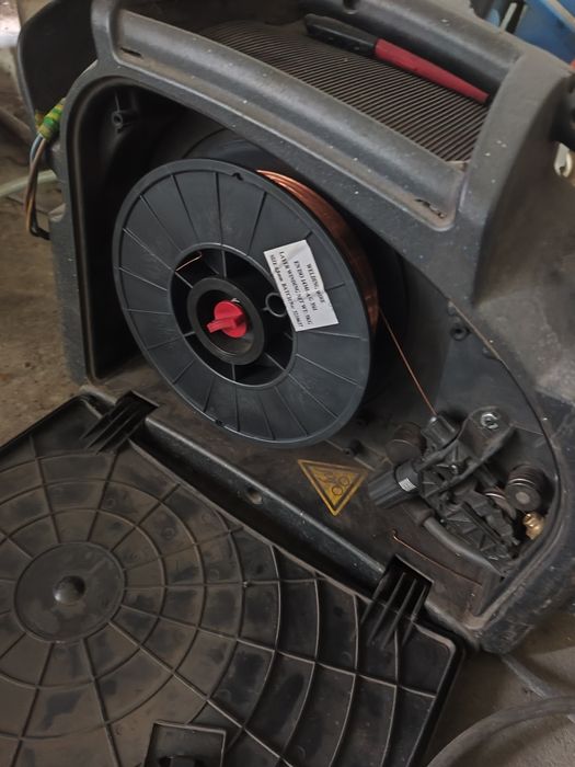 Spawarką esab caddy mig c200i