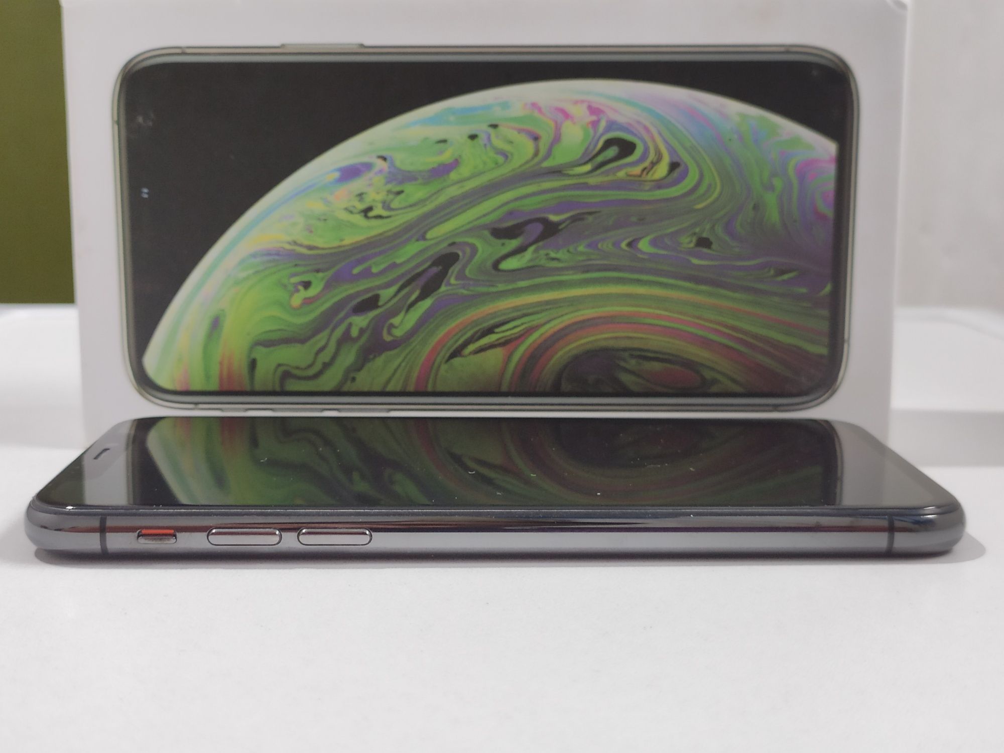 IPhone XS 64 ГБ не вмикається