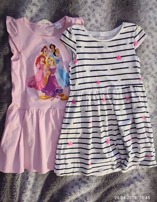 Letnie sukienki Księżniczki Disney i w serduszka H&M