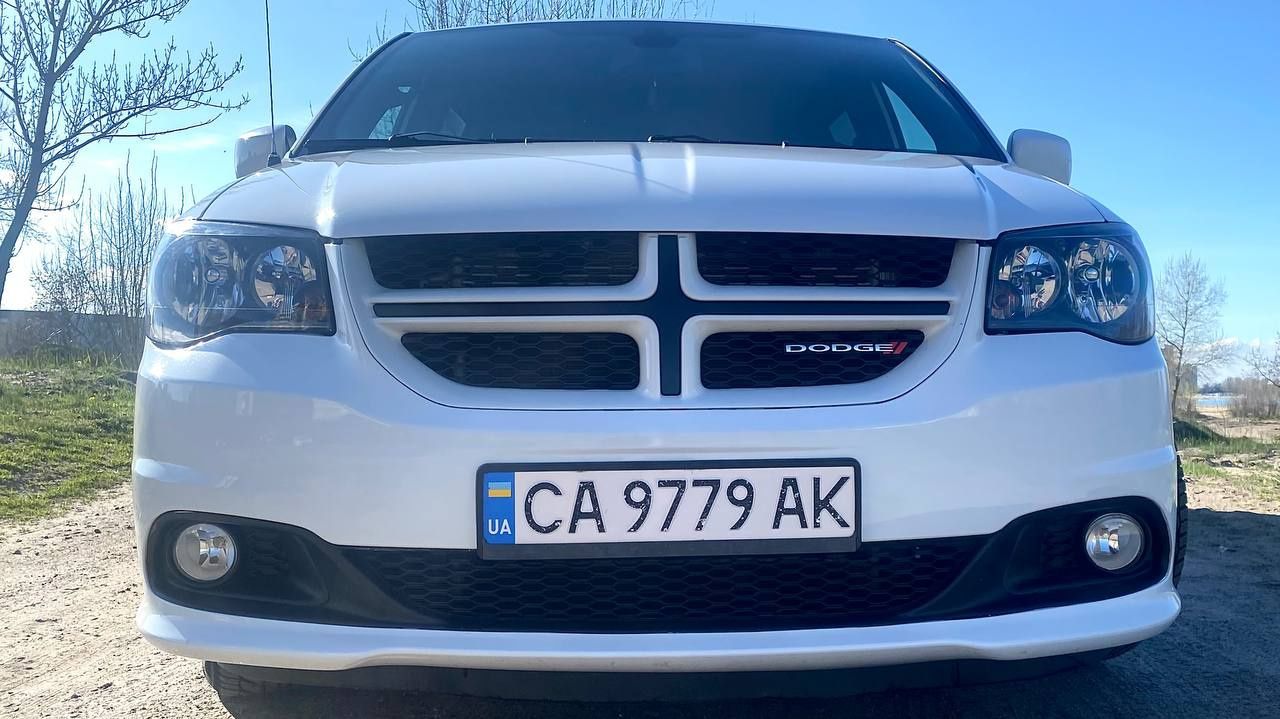Продам сімейний автомобіль Dodge grand caravan GT 2018 року