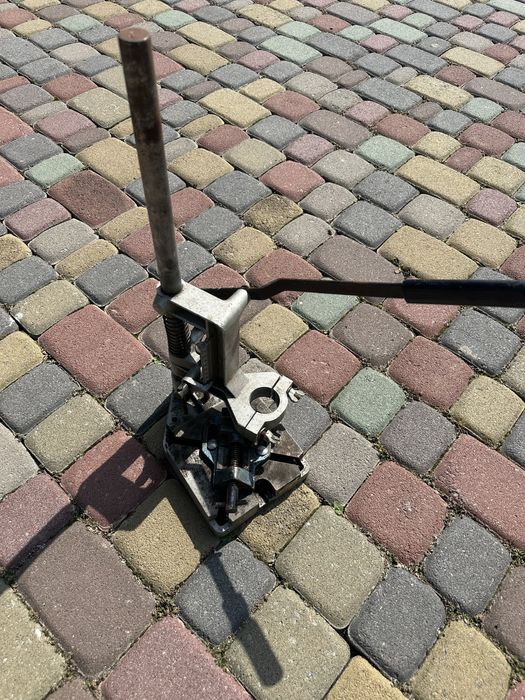 Сверлильний станок, напраляючий для сверління