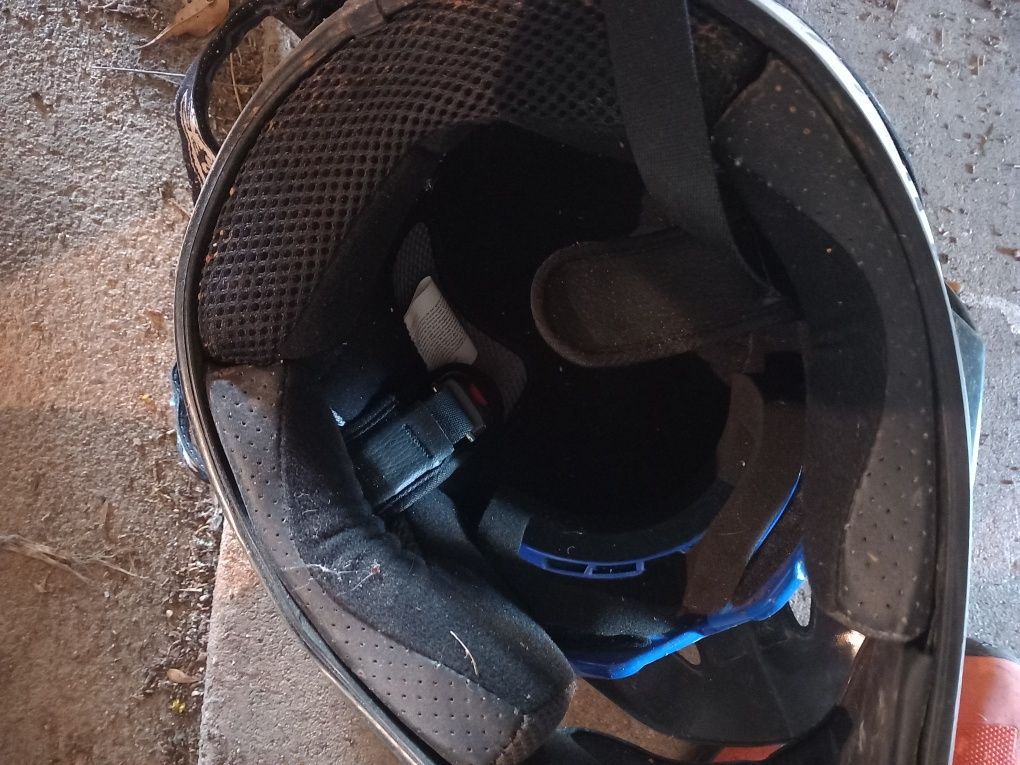 Vendo botas mais capacete