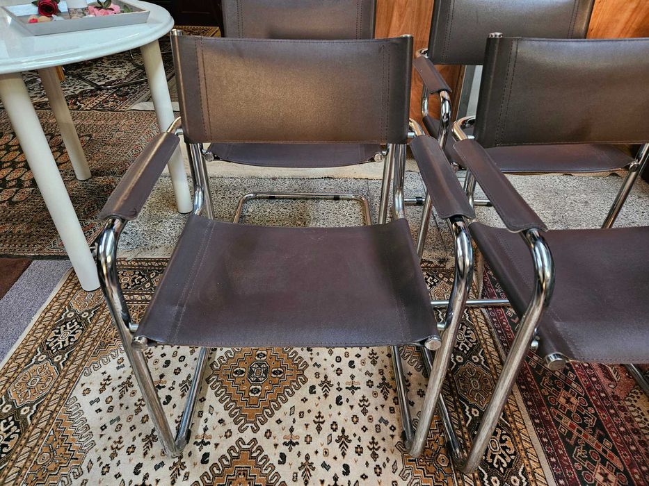 Cadeiras em metal e couro de cor castanha - Muito