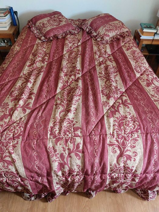 Edredão c/ 2 Almofadas e Colcha