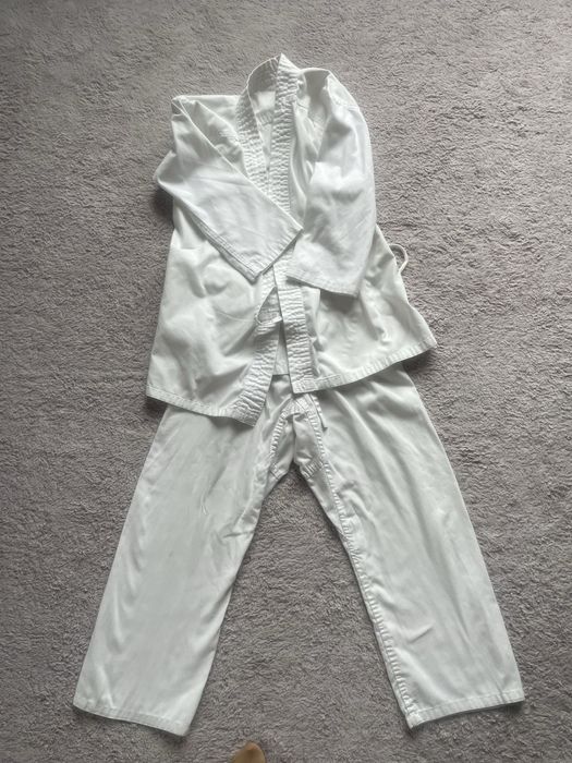 Kimono- karate shotokan- 140 cm.
