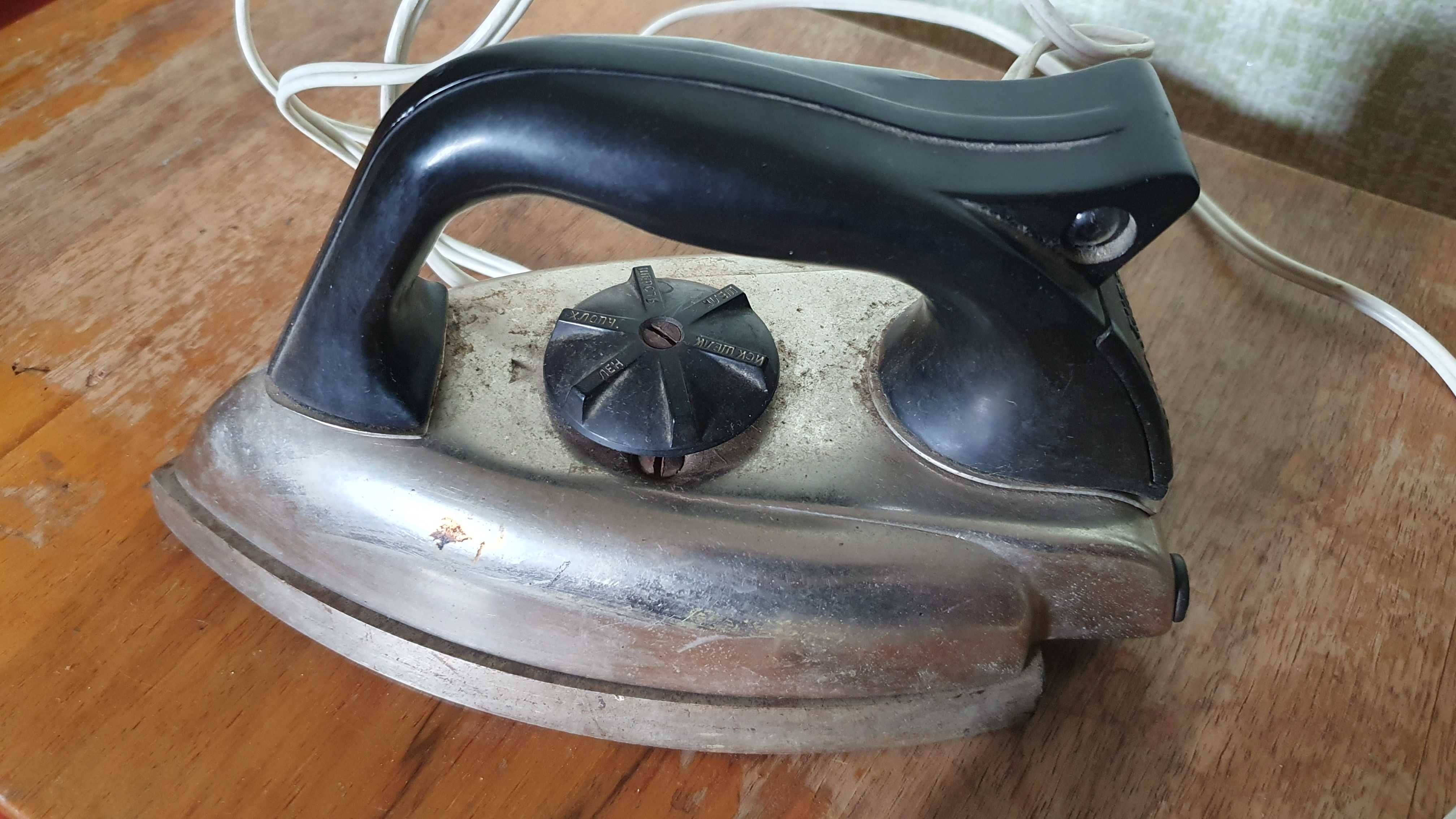 Утюг СССР ХЭМЗ УЭ-8 1969 год.