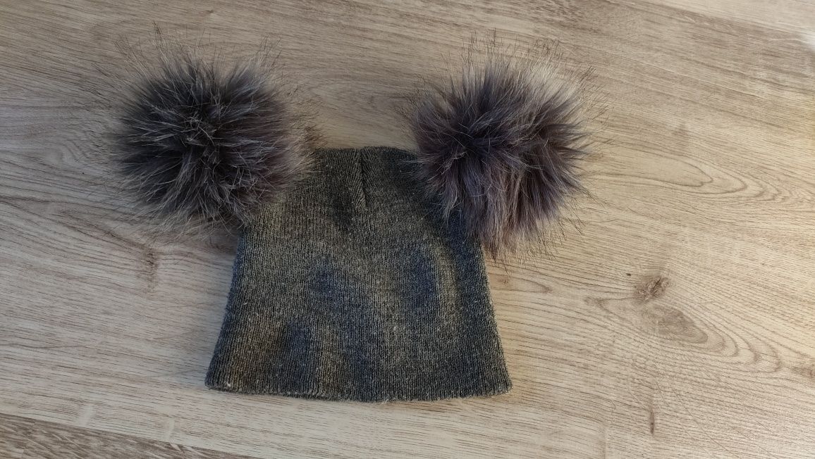 Czapka z pomponami