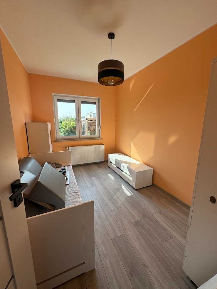 dom parterowy salon,kuchnia + dwie sypialnie,garaż, antesola
