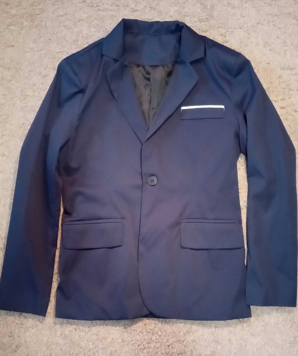 Fato masculino em tecido leve.