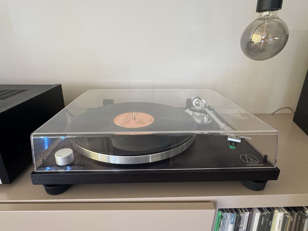 Gira discos Audio Technica AT-LPW30BK