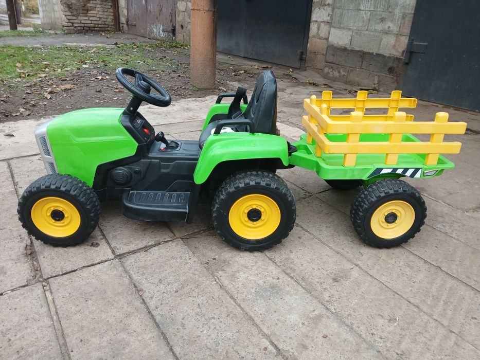 Електромобіль электромобиль трактор на пульте управления аккумуляторе