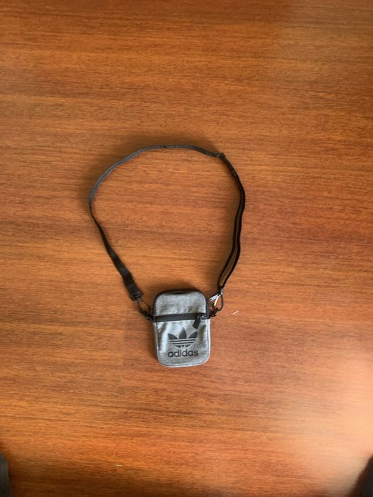 Bolsa da adidas ( excelente estado)