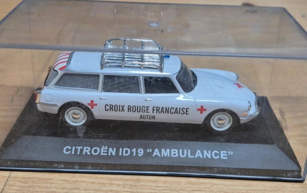 Miniatura Citroën em escala 1/43