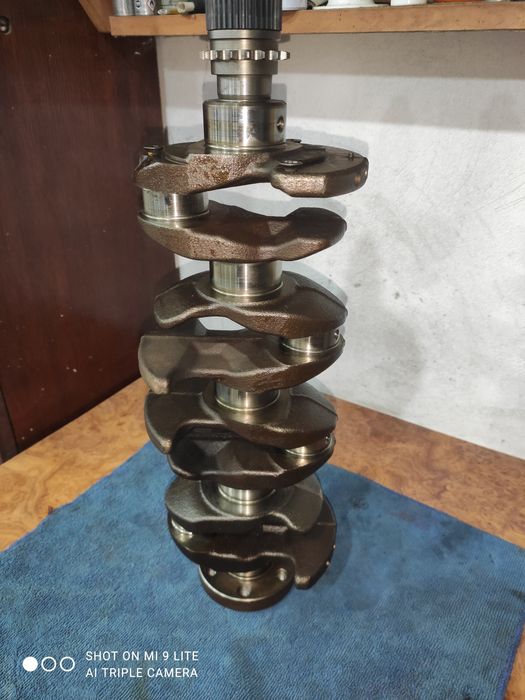 Продам Колінвал Lancer X