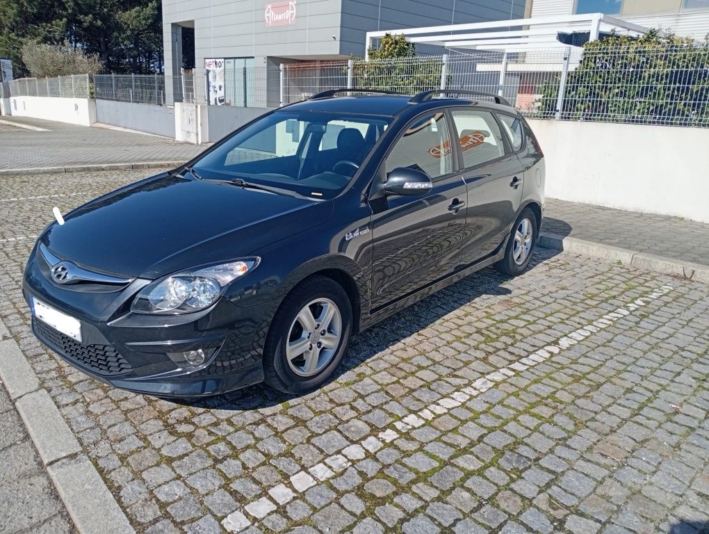 Hyundai i30 cw-1.6crdi blue comfort. Diesel