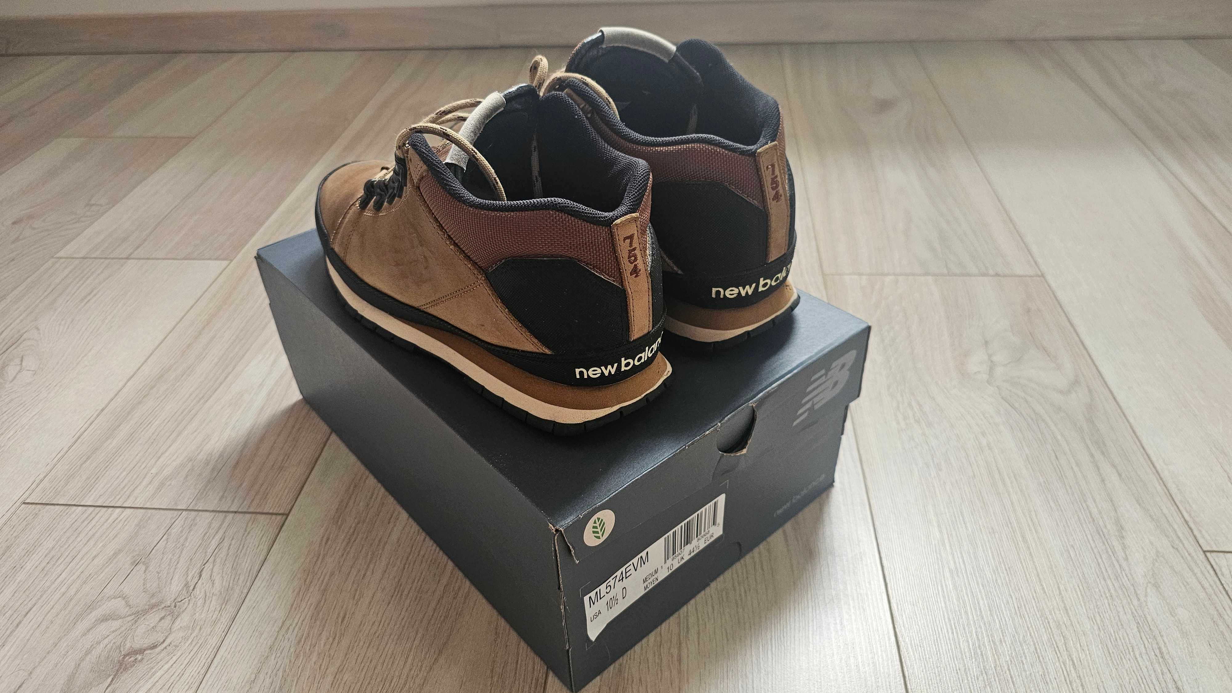 Buty Trapery New Balance model H754TB