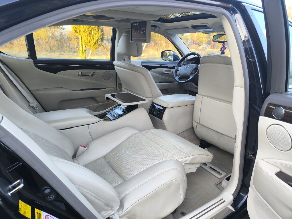 Lexus LS600hL long president